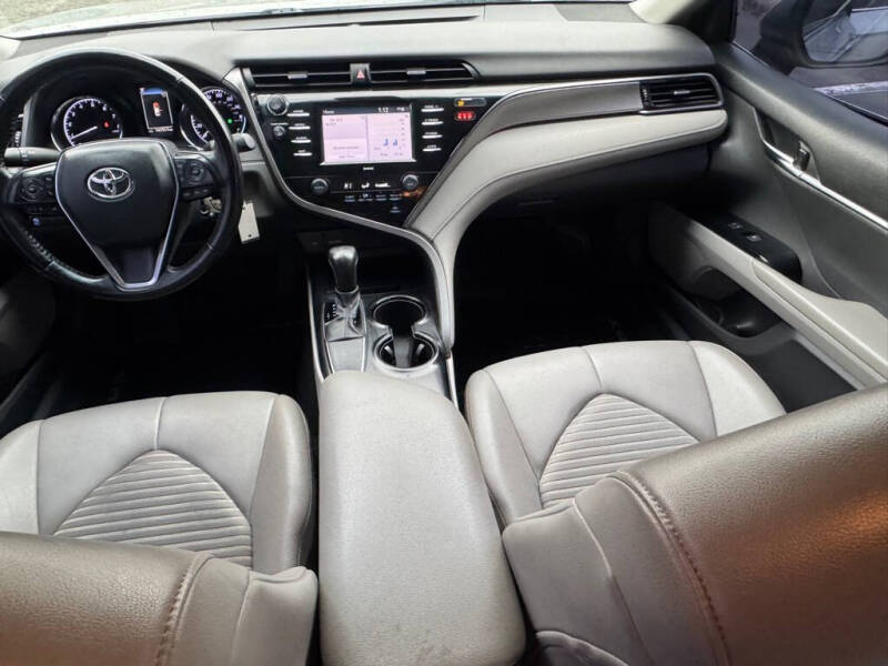 2020 Toyota Camry SE