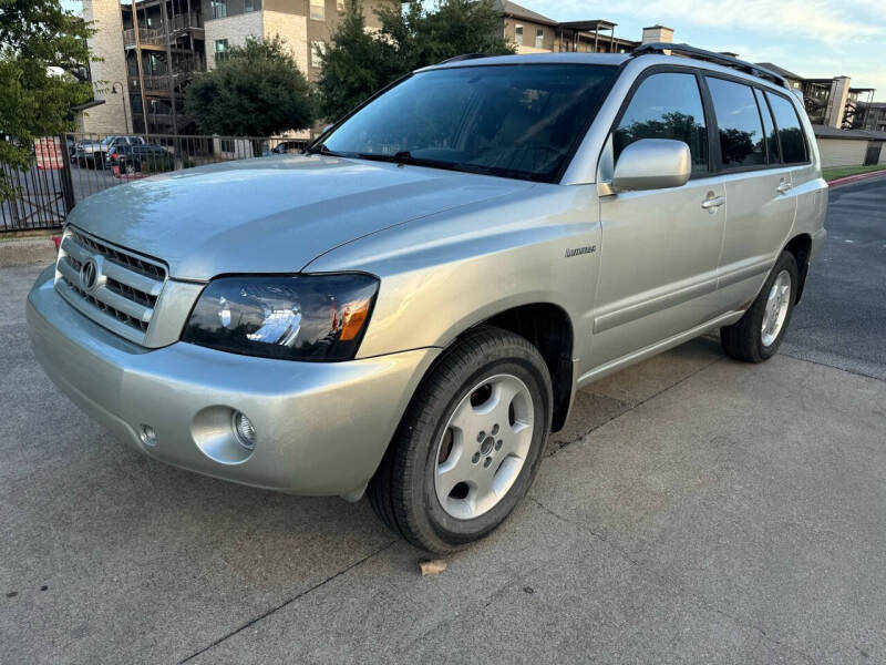 2004 Toyota Highlander for sale at Zoom ATX in Austin TX