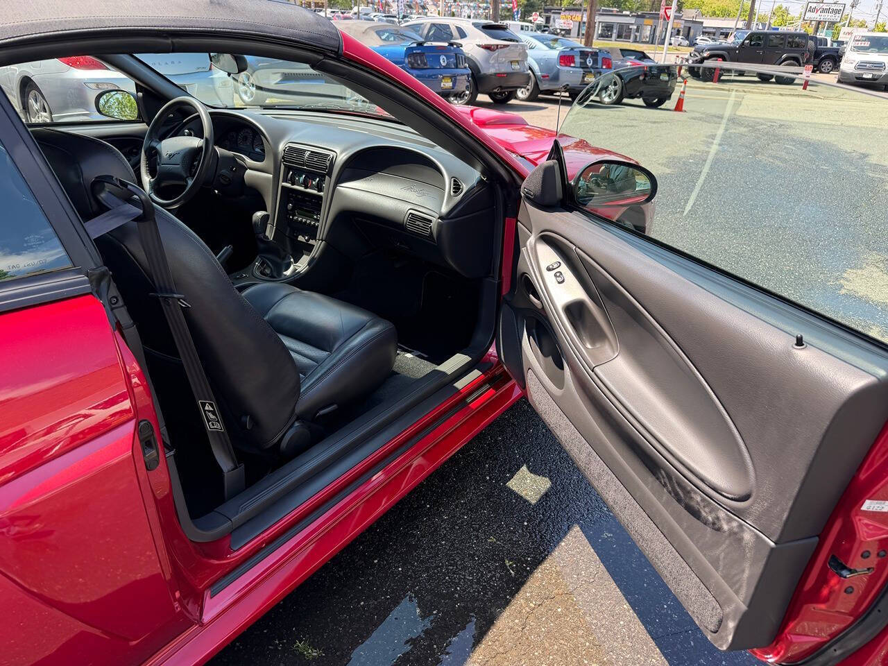 2001 Ford Mustang 16