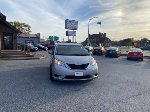 2011 toyota sienna le minivan 4d