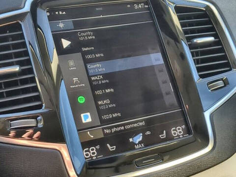 2022 Volvo XC90 T6 Momentum 6-Passenger