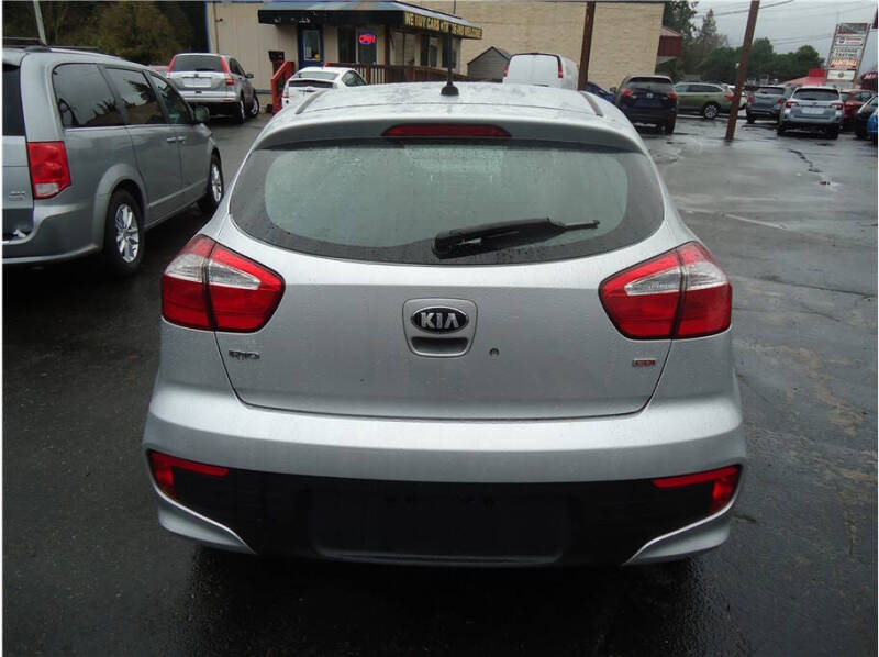 2016 Kia Rio 5-Door LX