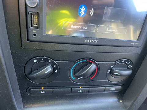 2006 Ford Mustang V6 Deluxe