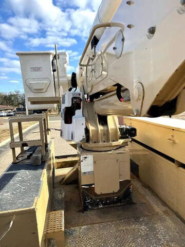 2014 Freightliner M2 106