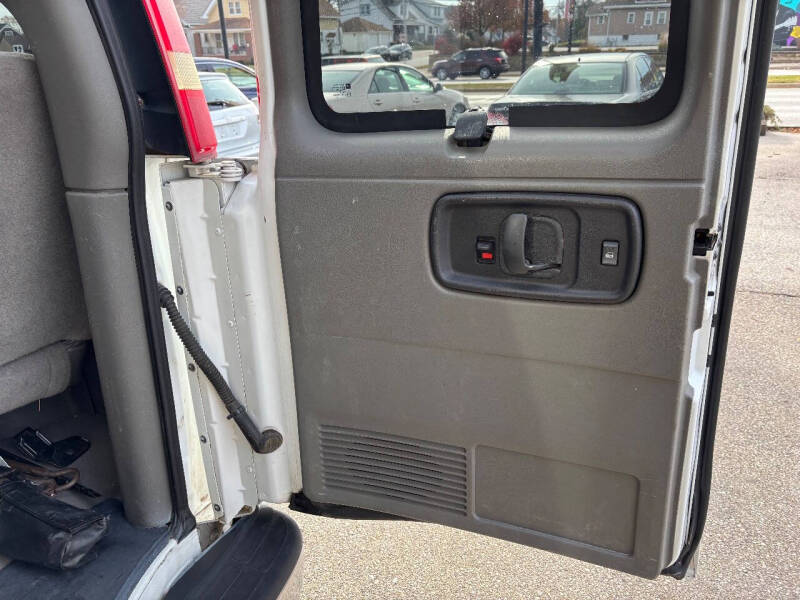 2003 Chevrolet Express 3500 LS