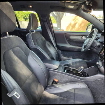 2022 Volvo XC40 T5 R-Design