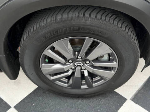 2022 Nissan Pathfinder SV
