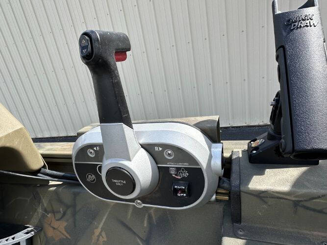 2017 Tracker Grizzly