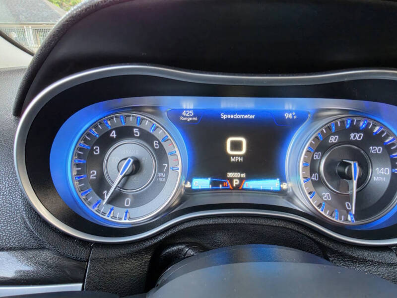 2017 Chrysler 300 Limited