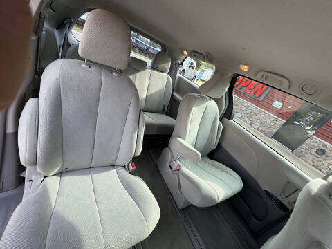 2011 Toyota Sienna Base 7-Passenger
