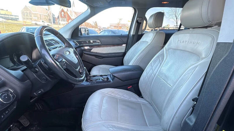 2017 Ford Explorer Platinum