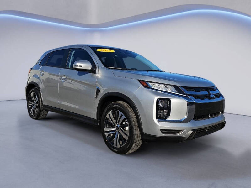 2025 Mitsubishi Outlander Sport SE's photo