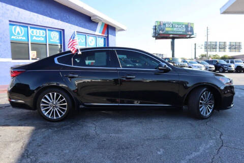 2017 Kia Cadenza Technology