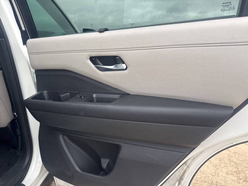 2024 Nissan Pathfinder SL