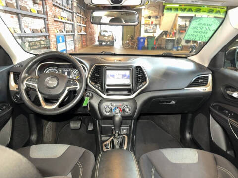 2015 Jeep Cherokee Sport