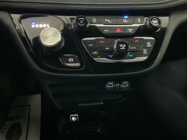 2023 Chrysler Pacifica Touring