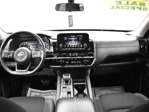 2023 Nissan Pathfinder SV