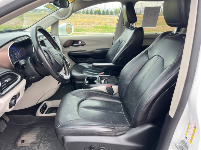 2017 Chrysler Pacifica Touring-L Plus