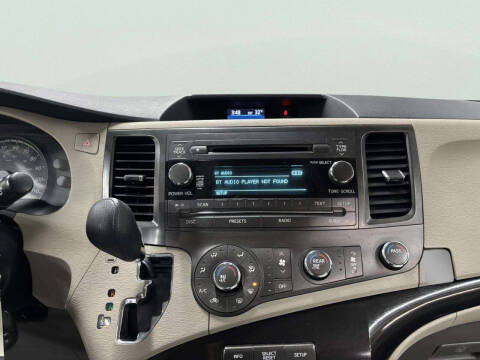 2012 Toyota Sienna LE 8-Passenger