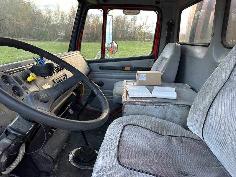 2000 Freightliner FL70