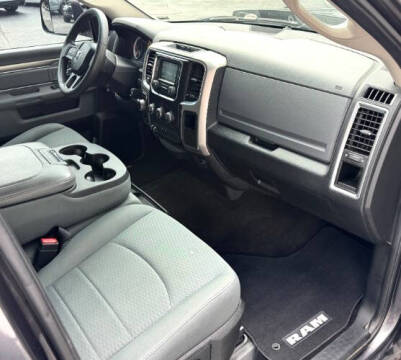2016 RAM 1500 SLT