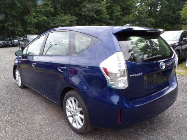 2014 Toyota Prius v Five