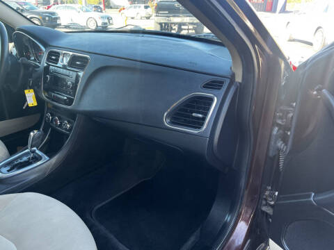 2013 Chrysler 200 LX