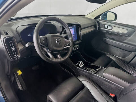 2023 Volvo XC40 B4 Plus Bright Theme