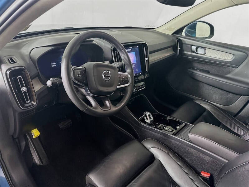 2023 Volvo XC40 B4 Plus Bright Theme