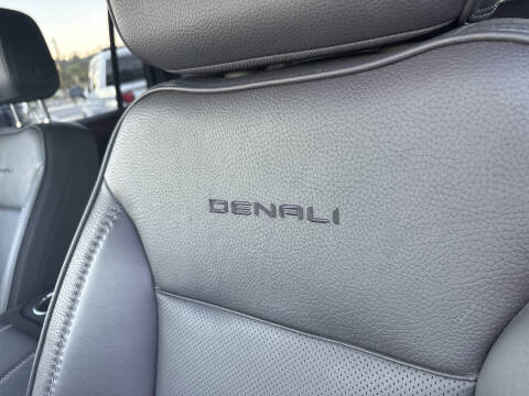 2025 GMC Yukon XL Denali