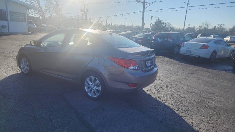 2013 Hyundai Accent GLS photo 4