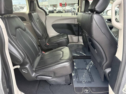 2023 Chrysler Pacifica Touring L