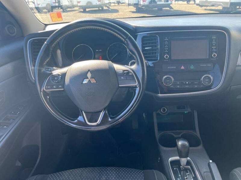 2016 Mitsubishi Outlander SE