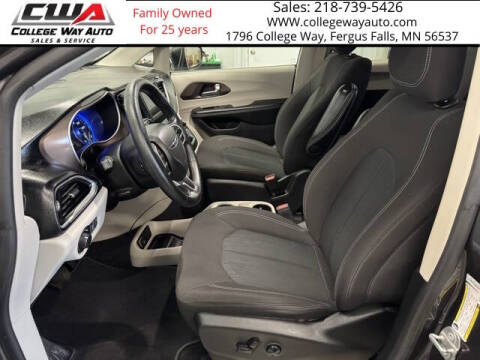 2021 Chrysler Voyager LX