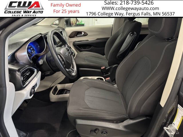 2021 Chrysler Voyager LX