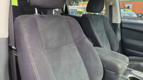 2016 Nissan Pathfinder SV