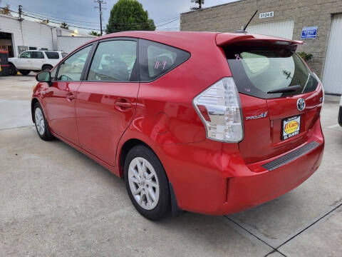 2014 Toyota Prius v Five