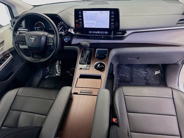 2023 Toyota Sienna LE 8-Passenger