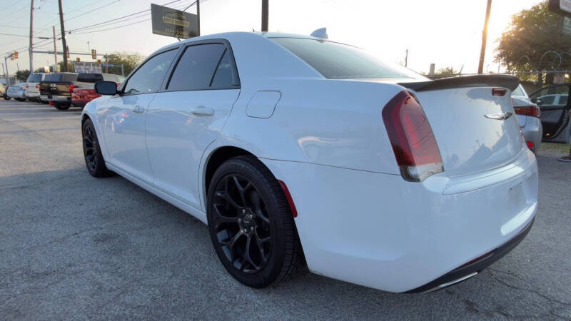 2019 Chrysler 300 Touring