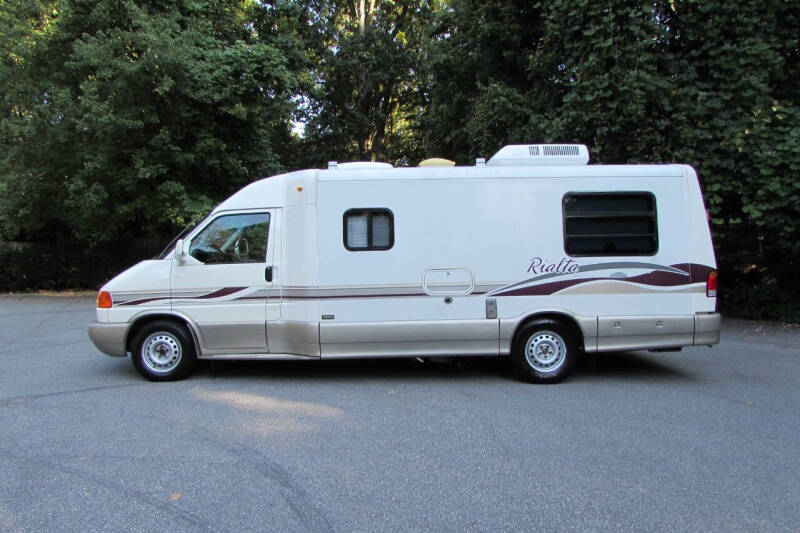 2001 Winnebago Rialta