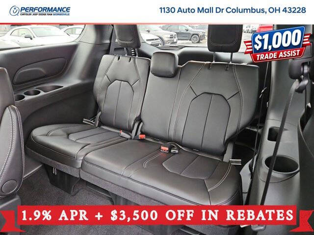 2026 Chrysler Pacifica Select