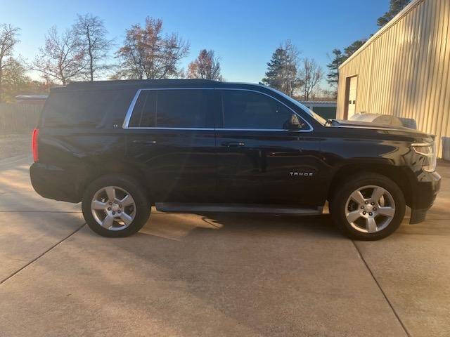 2016 Chevrolet Tahoe LT photo 3