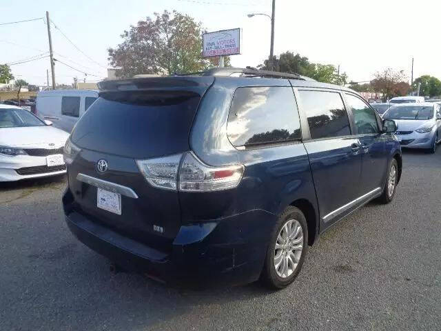 2012 Toyota Sienna XLE 8-Passenger