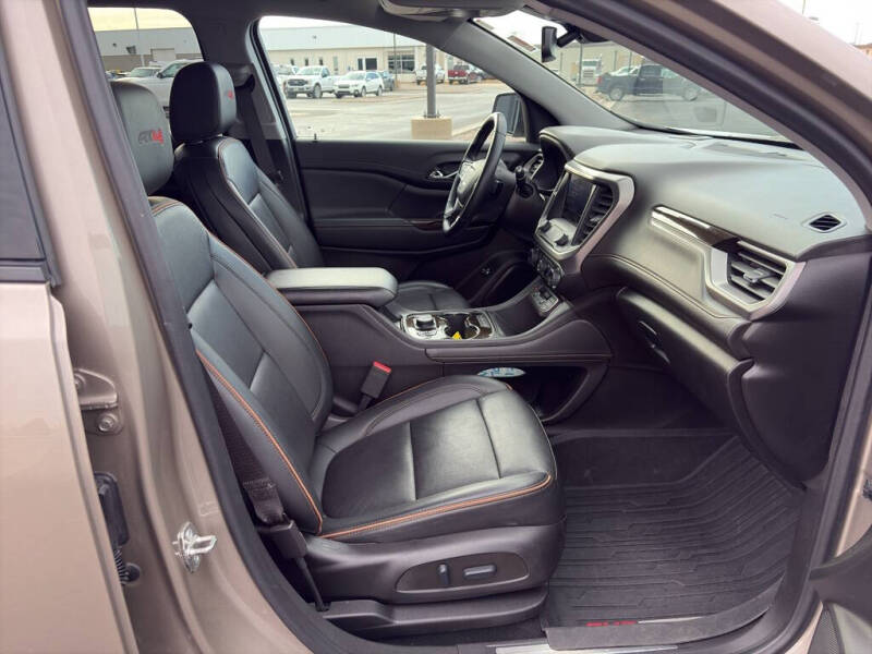 2023 GMC Acadia AT4
