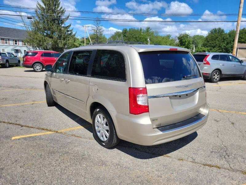 2014 Chrysler Town and Country Touring