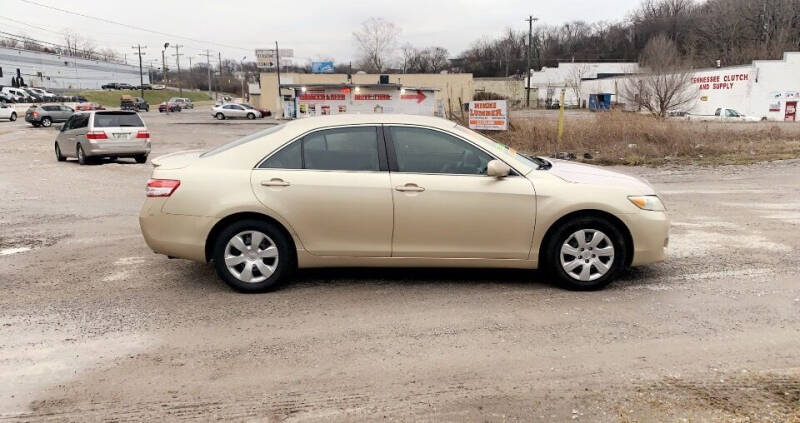 2011 Toyota Camry LE photo 4