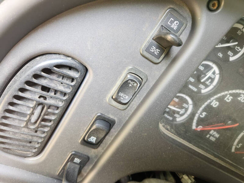 2006 Freightliner M2 106