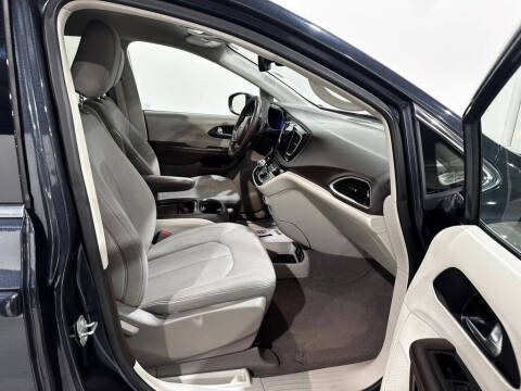 2020 Chrysler Pacifica Touring