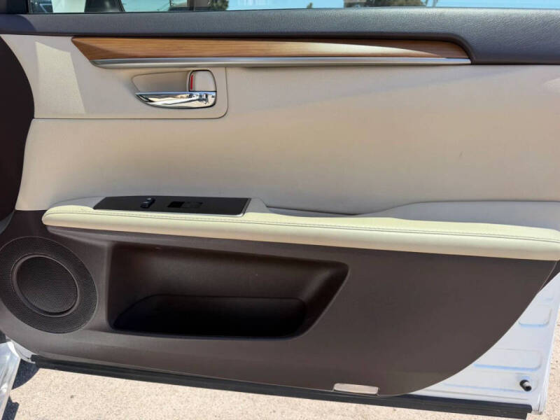 2016 Lexus ES 300h