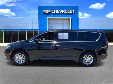 2025 Chrysler Pacifica Select